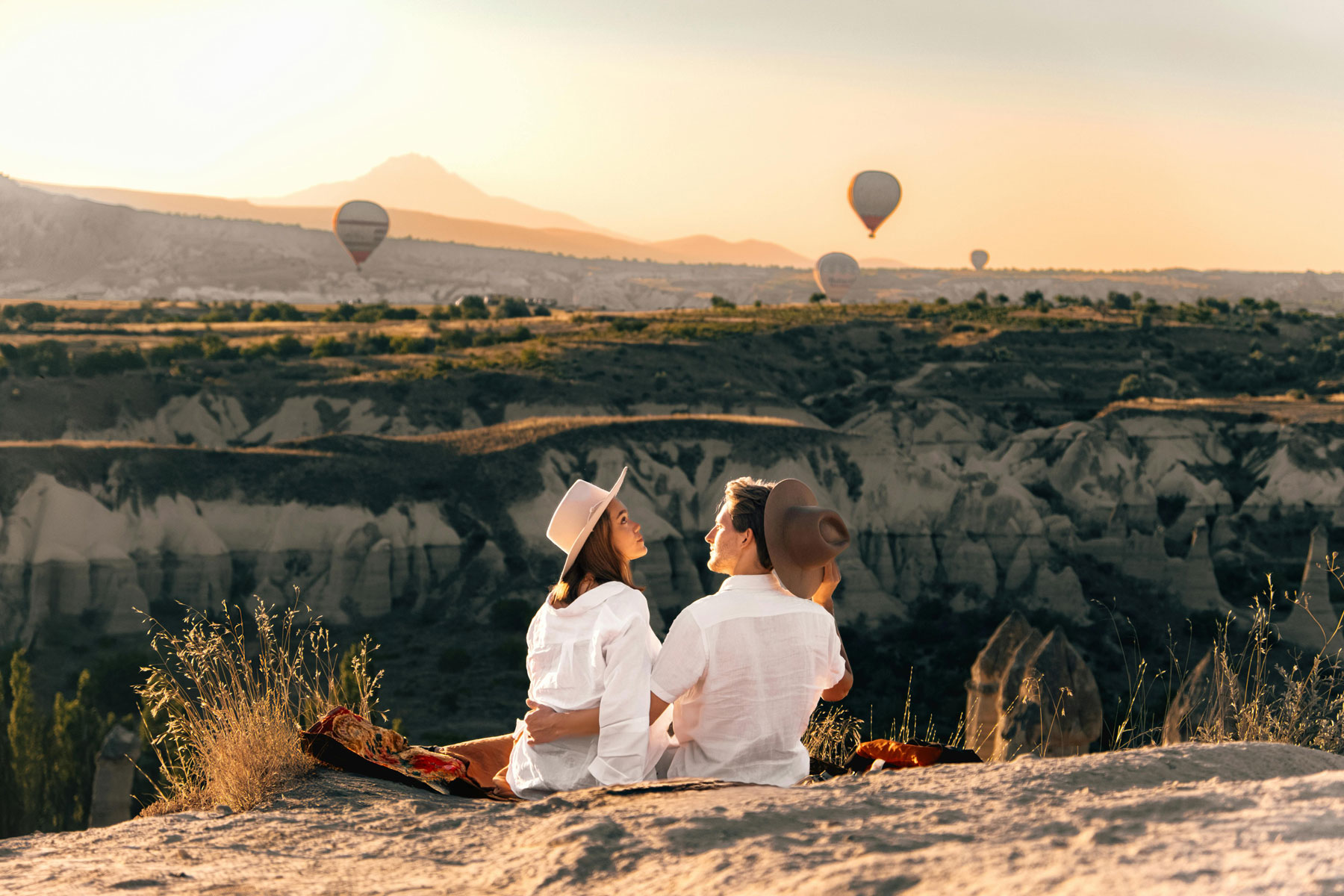 How to Save on Airfare for 2 or More People