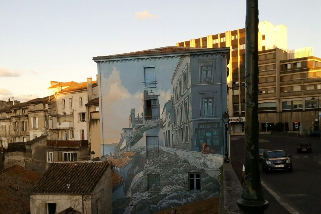 A mural on the side of a building in Angoulême
