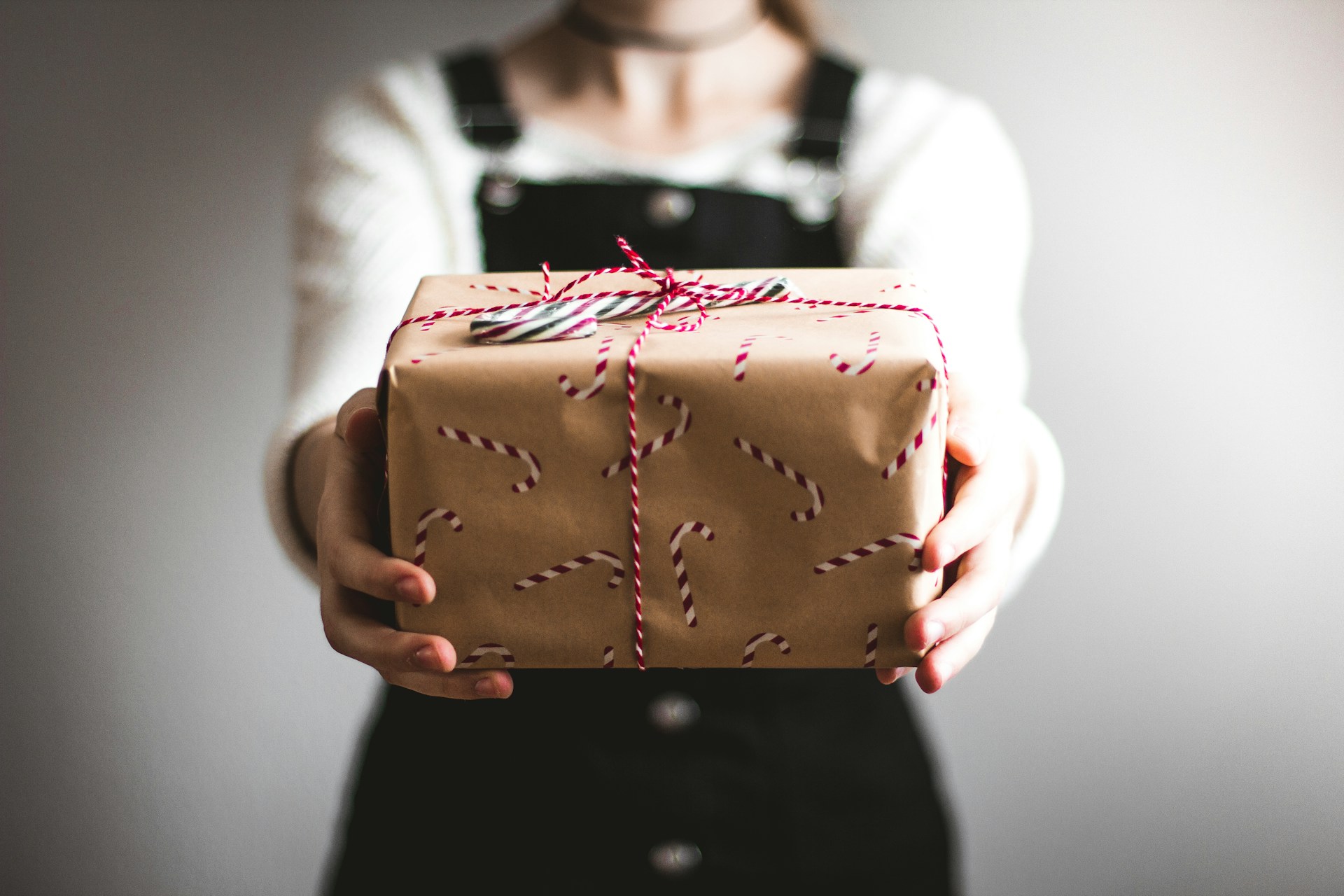 13 Holiday Gifts for Frequent Flyers