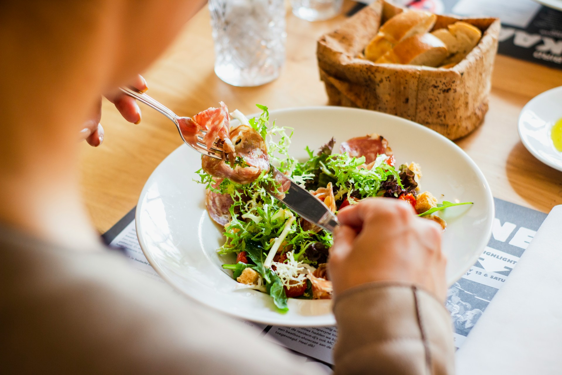 Navigating Dining Etiquette Rules Abroad 