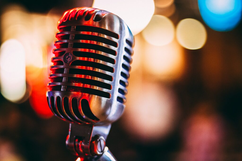 photography of condenser microphone