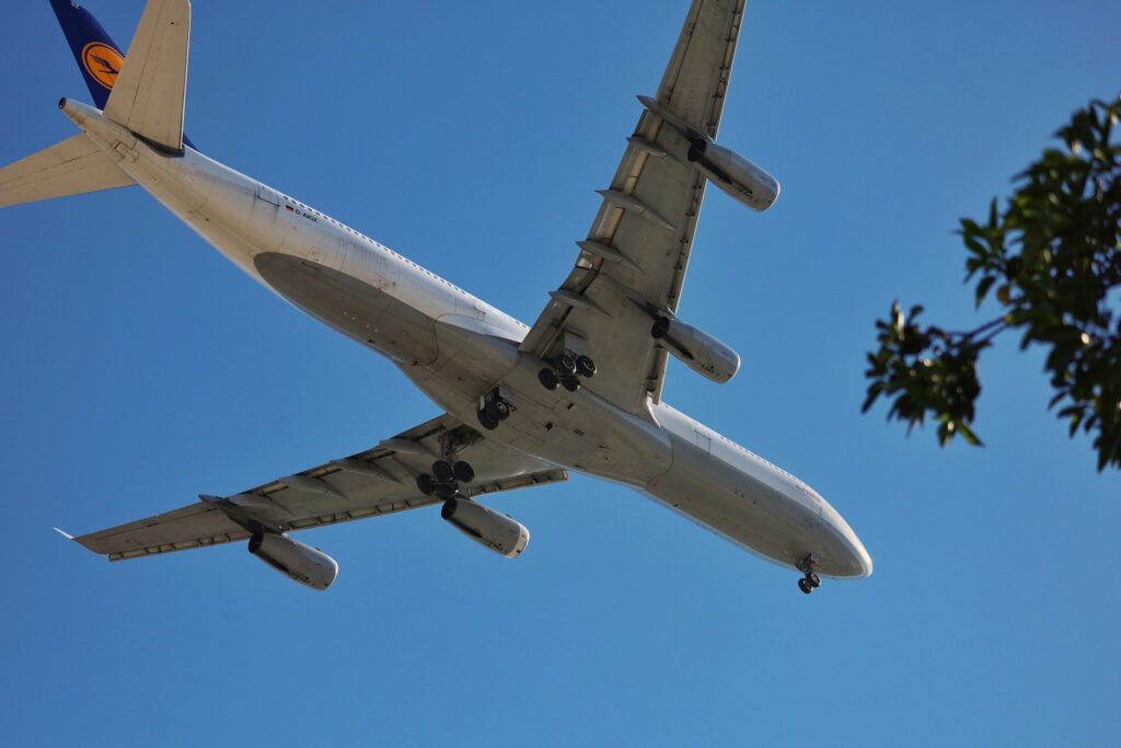Magnificent Lufthansa’s A340 about to land in LAX