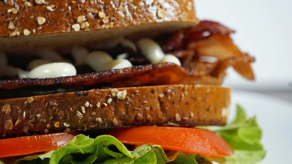bread with tomato and green vegetable
