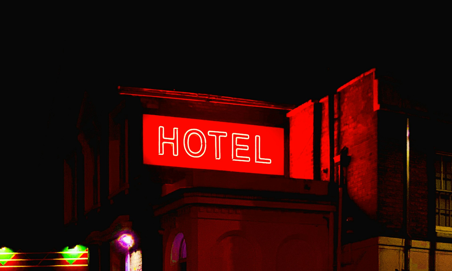 How to Uncover Hidden Hotel Deals (and Save Big on Your Stay)